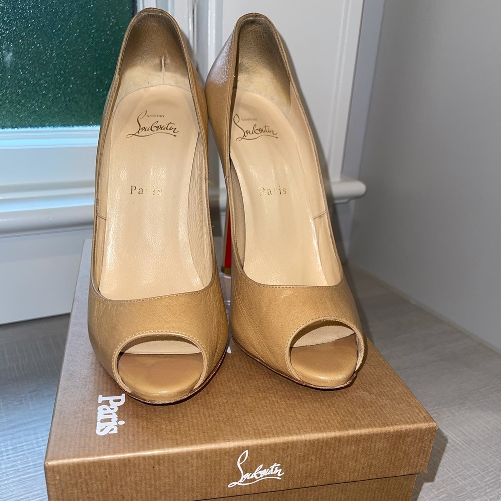 50% off Christian Louboutin  100 NAPA Nude pumps